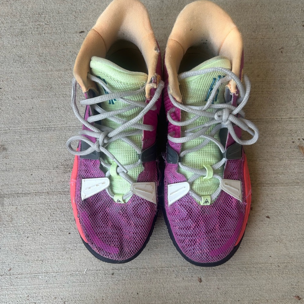Kyrie (Gs) Basketball Multicolor Athletic Sneakers